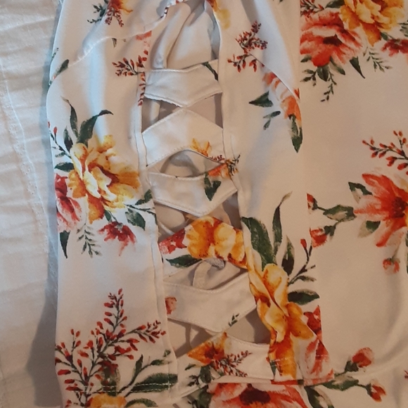 Floral shirt - Picture 4 of 4